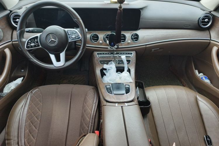 Used Mercedes-Benz E-Class 2019 Facelifted E 300 L Stylish Version Center Console