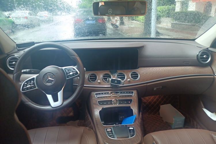 Used Mercedes-Benz E-Class 2019 Restyled E 300 L Luxury Edition Center Console