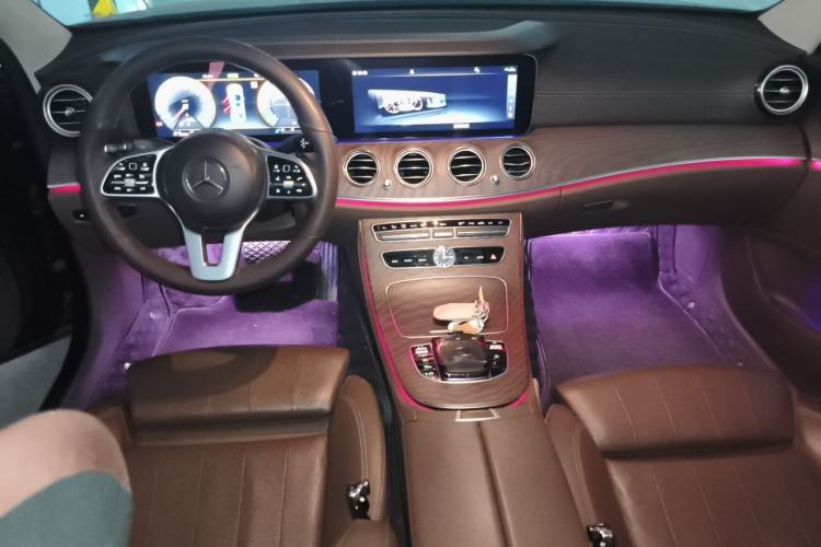 Used Mercedes-Benz E-Class 2019 E 260 L Center Console