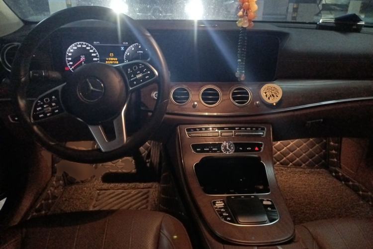 Used Mercedes-Benz E-Class 2019 E 300 L Stylish Model Center Console