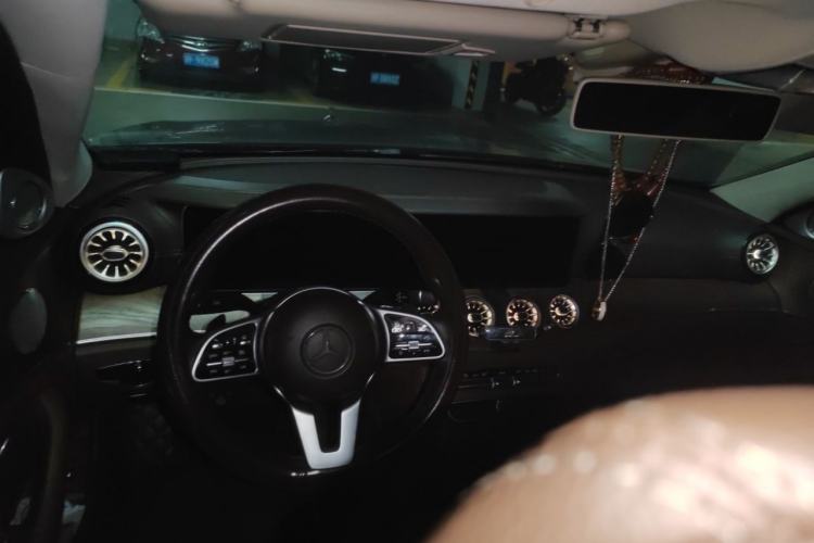 Used Mercedes-Benz E-Class 2019 Restyled E 300 L Luxury Edition Center Console
