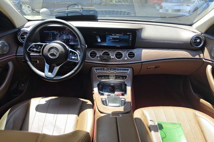 Used Mercedes-Benz E-Class 2019 Facelifted E 300 L Stylish Version Center Console
