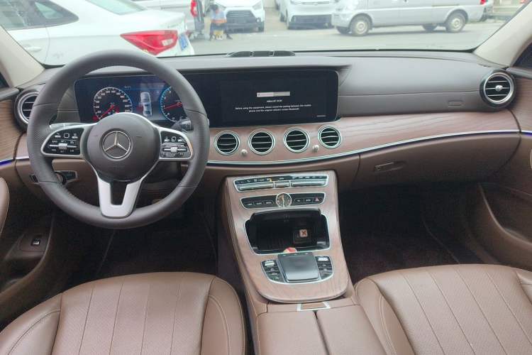Used Mercedes-Benz E-Class 2019 Restyled E 300 L Luxury Edition Center Console