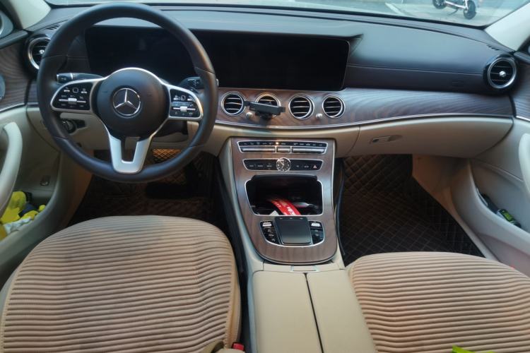 Used Mercedes-Benz E-Class 2019 E 300 L Luxury Model Center Console