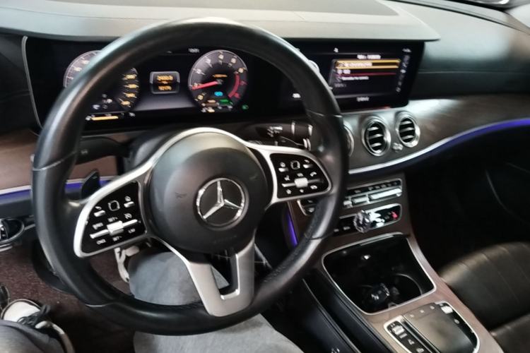 Used Mercedes-Benz E-Class 2019 E 260 L 4MATIC Center Console