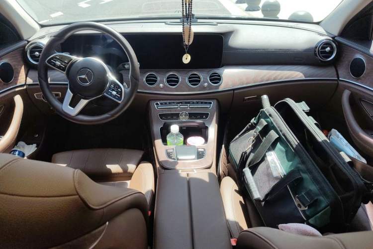 Used Mercedes-Benz E-Class 2019 E 260 L Center Console
