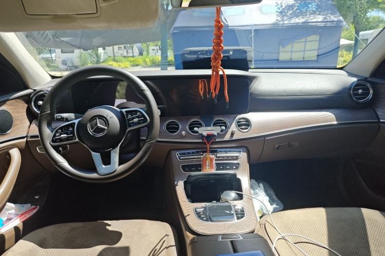 Used Mercedes-Benz E-Class 2019 Facelifted E 300 L Stylish Version Center Console
