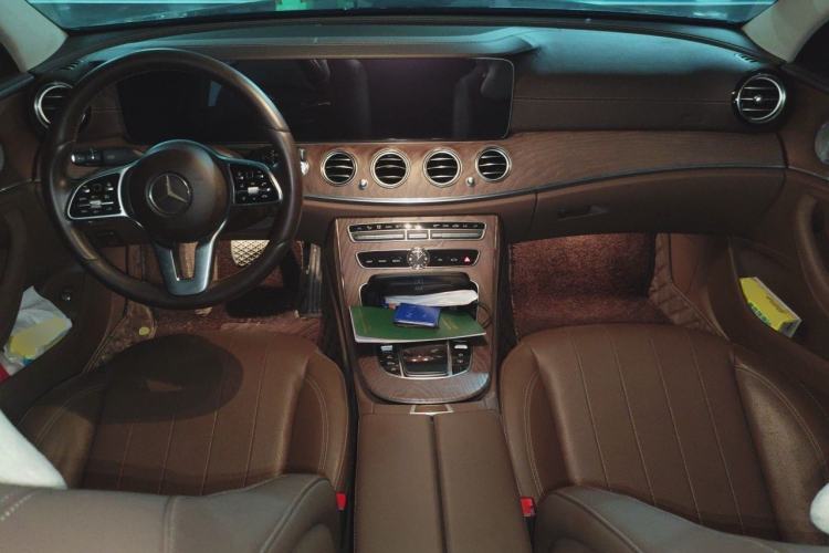 Used Mercedes-Benz E-Class 2019 Restyled E 300 L Luxury Edition Center Console