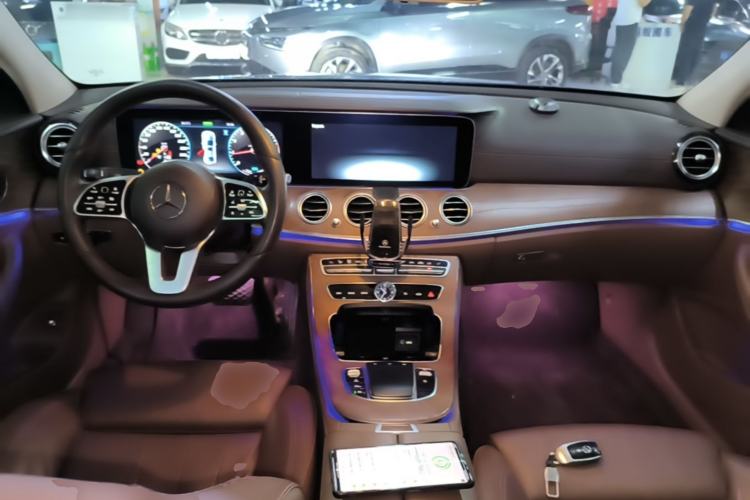 Used Mercedes-Benz E-Class 2019 E 260 L Center Console