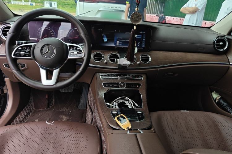 Used Mercedes-Benz E-Class 2019 E 300 L Luxury Model Center Console