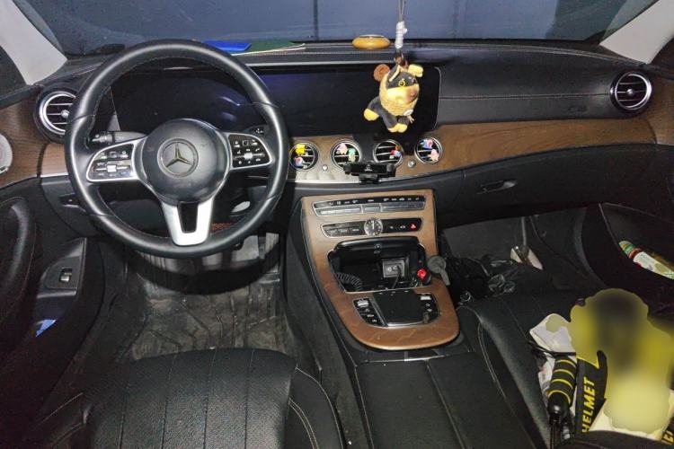 Used Mercedes-Benz E-Class 2019 Restyled E 300 L Luxury Edition Center Console
