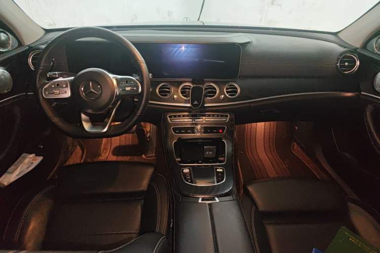 Used Mercedes-Benz E-Class 2019 E 200 L Sport Edition Center Console