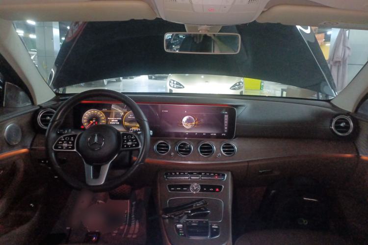Used Mercedes-Benz E-Class 2019 Facelifted E 300 L Stylish Version Center Console
