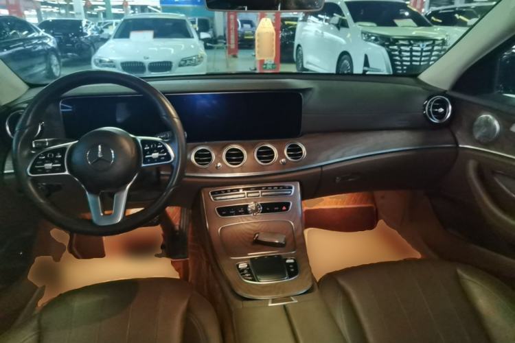 Used Mercedes-Benz E-Class 2019 E 300 L Luxury Model Center Console