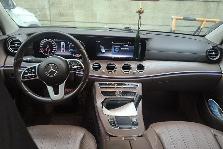Used Mercedes-Benz E-Class 2019 Facelifted E 300 L Stylish Version Center Console