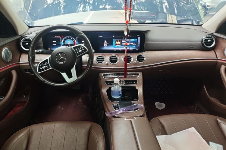 Used Mercedes-Benz E-Class 2019 Restyled E 300 L Luxury Edition Center Console