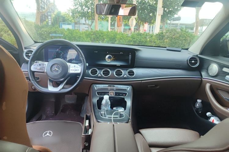 Used Mercedes-Benz E-Class 2019 E 200 L Sport 4MATIC Center Console