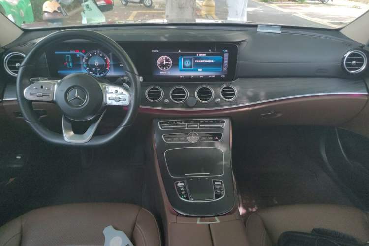 Used Mercedes-Benz E-Class 2019 Restyled E 300 L Sport Luxury Edition Center Console