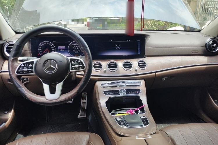 Used Mercedes-Benz E-Class 2019 Restyled E 300 L Luxury Edition Center Console