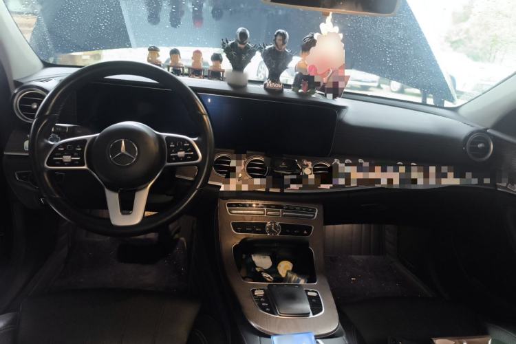 Used Mercedes-Benz E-Class 2019 E 260 L 4MATIC Center Console