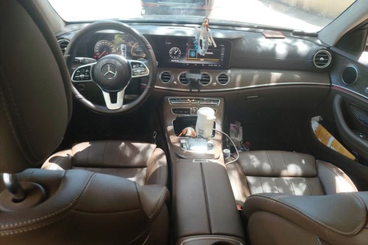 Used Mercedes-Benz E-Class 2019 E 260 L Center Console