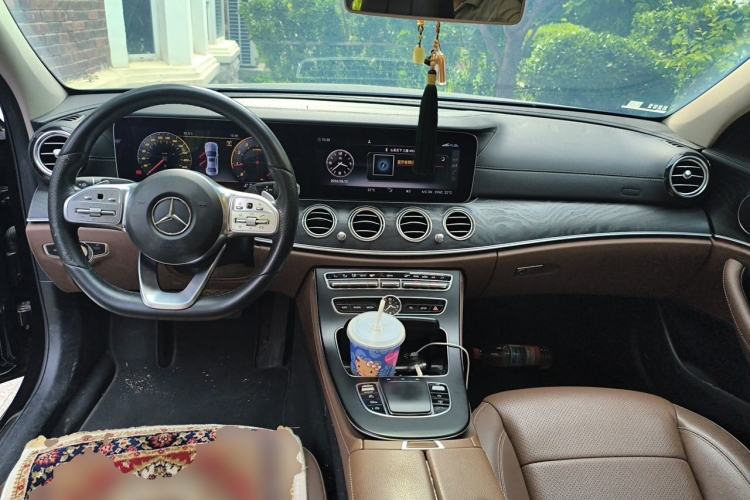 Used Mercedes-Benz E-Class 2019 E 300 L Sport Luxury Edition Center Console