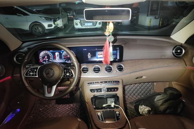 Used Mercedes-Benz E-Class 2019 Facelifted E 300 L Stylish Version Center Console