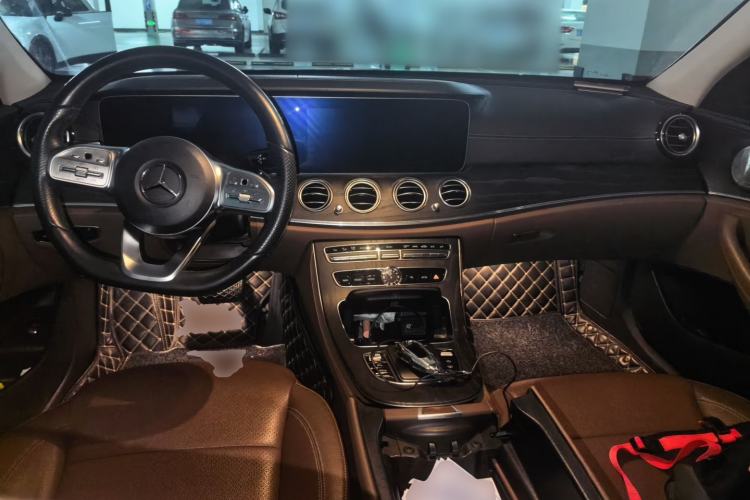 Used Mercedes-Benz E-Class 2019 Restyled E 300 L Sport Luxury Edition Center Console