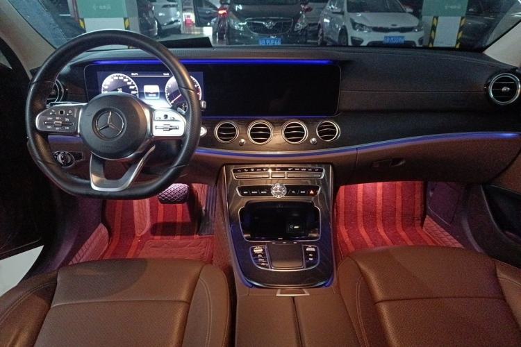 Used Mercedes-Benz E-Class 2019 E 300 L Sport Luxury Edition Center Console