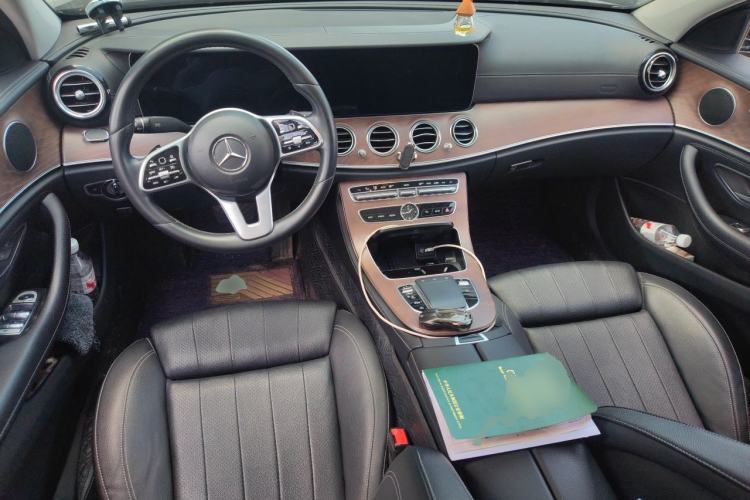 Used Mercedes-Benz E-Class 2019 E 260 L 4MATIC Center Console