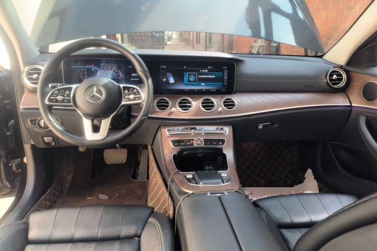Used Mercedes-Benz E-Class 2019 E 260 L Center Console