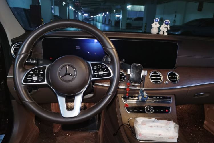 Used Mercedes-Benz E-Class 2019 Restyled E 300 L Luxury Edition Center Console