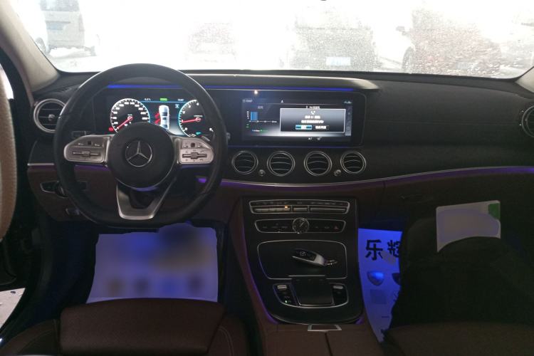 Used Mercedes-Benz E-Class 2019 E 260 L Sport 4MATIC Center Console
