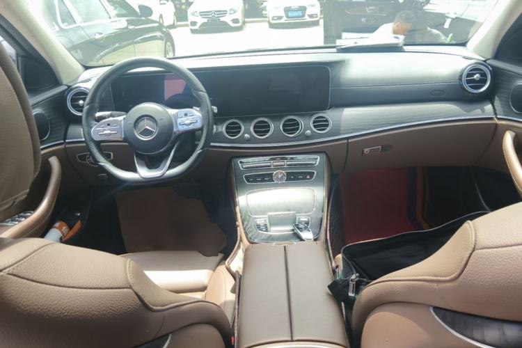 Used Mercedes-Benz E-Class 2019 E 260 L Center Console