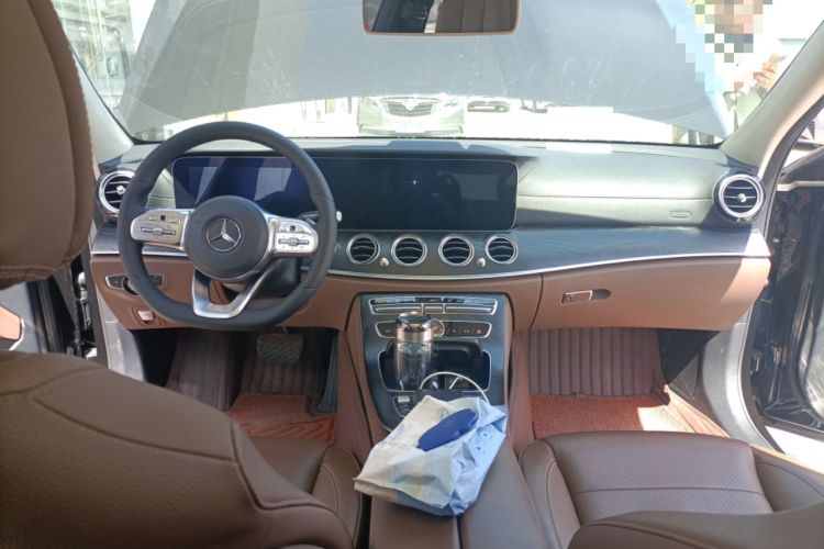 Used Mercedes-Benz E-Class 2019 E 300 L Sport Luxury Edition Center Console