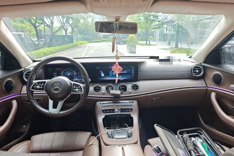 Used Mercedes-Benz E-Class 2019 E 200 L Center Console