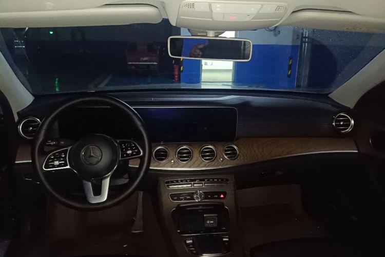 Used Mercedes-Benz E-Class 2019 E 260 L Center Console