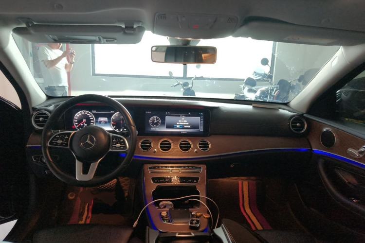 Used Mercedes-Benz E-Class 2019 E 200 L Center Console