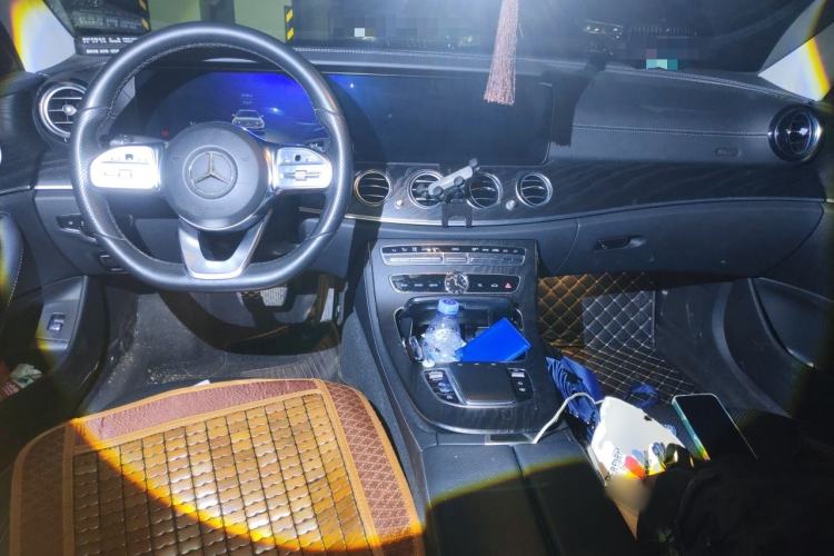 Used Mercedes-Benz E-Class 2019 E 300 L Sport Luxury Edition Center Console