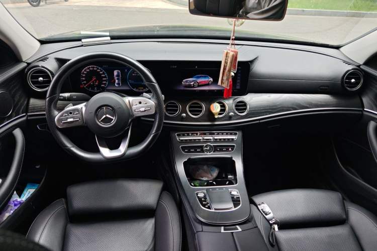 Used Mercedes-Benz E-Class 2019 E 200 L Sport Edition Center Console