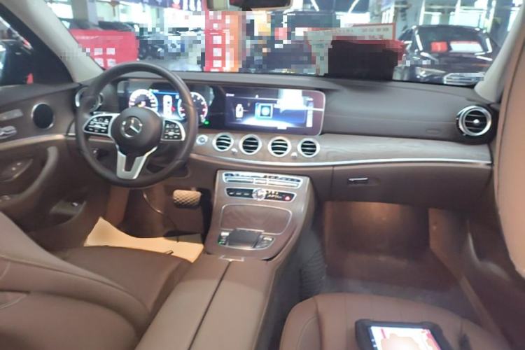 Used Mercedes-Benz E-Class 2019 Facelifted E 300 L Stylish Version Center Console