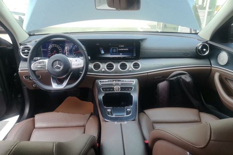 Used Mercedes-Benz E-Class 2019 E 200 L Sport Edition Center Console