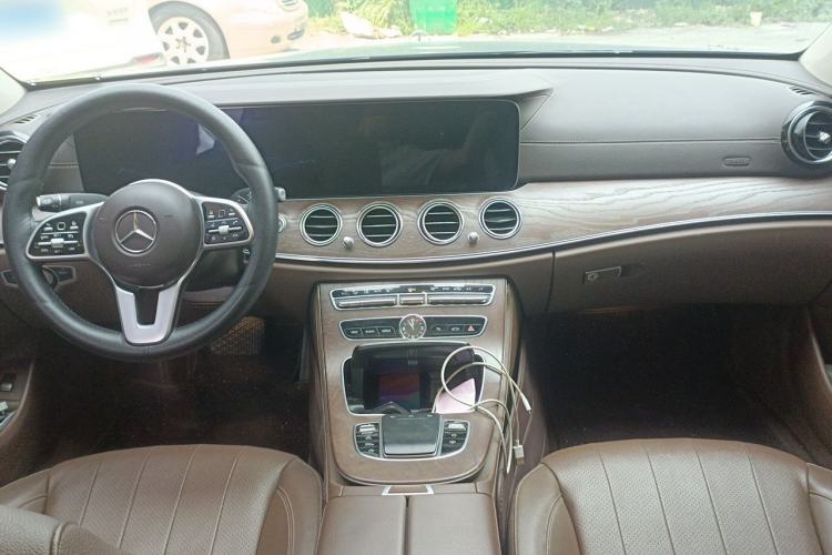 Used Mercedes-Benz E-Class 2019 Restyled E 300 L Luxury Edition Center Console