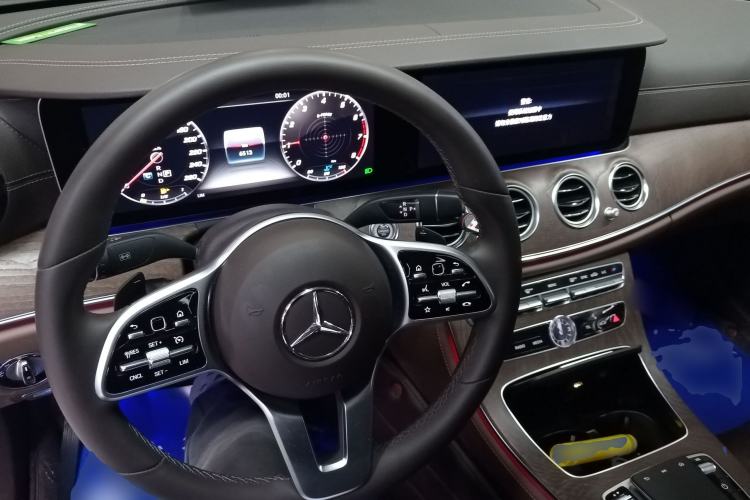 Used Mercedes-Benz E-Class 2019 Facelifted E 300 L Stylish Version Center Console
