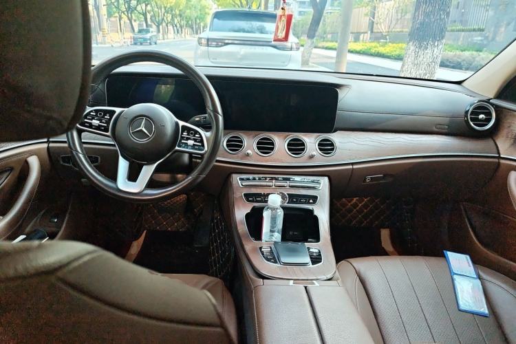Used Mercedes-Benz E-Class 2019 Facelifted E 300 L Stylish Version Center Console