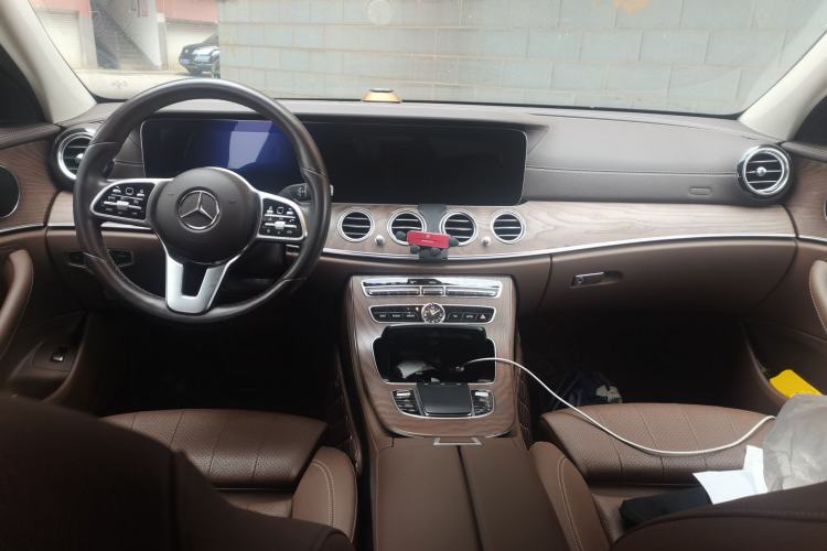 Used Mercedes-Benz E-Class 2019 E 260 L Center Console