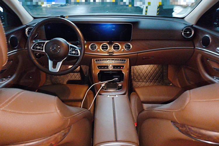 Used Mercedes-Benz E-Class 2019 E 200 L Center Console