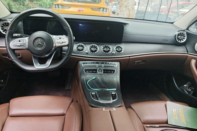 Used Mercedes-Benz E-Class 2019 E 260 L Center Console