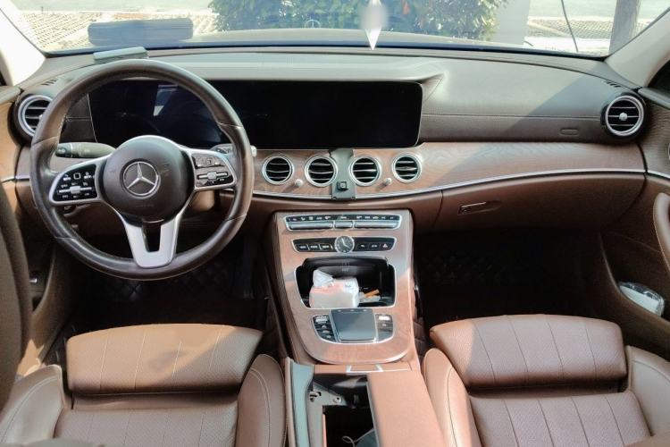Used Mercedes-Benz E-Class 2019 E 200 L Center Console