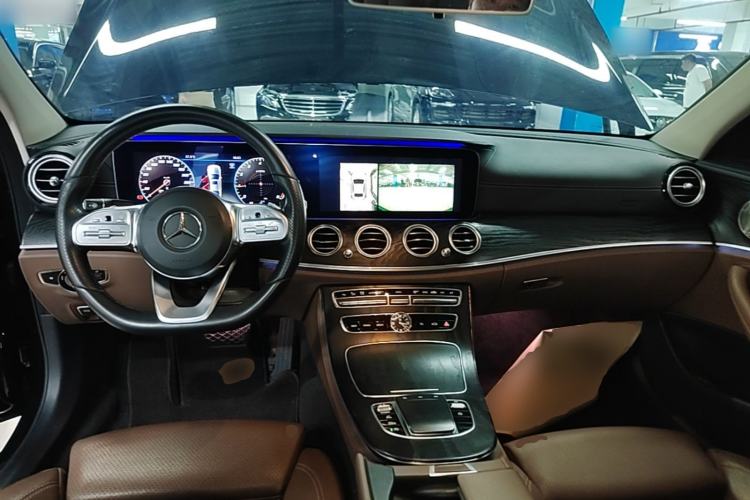 Used Mercedes-Benz E-Class 2019 E 200 L Sport Edition Center Console